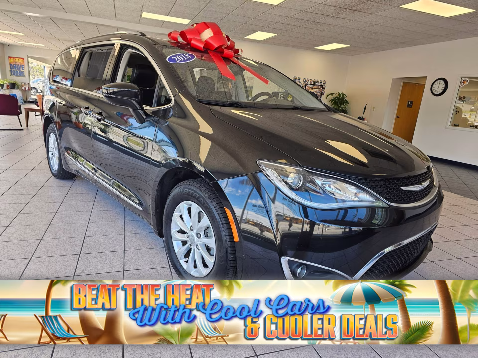 2018 Chrysler Pacifica Touring L's photo